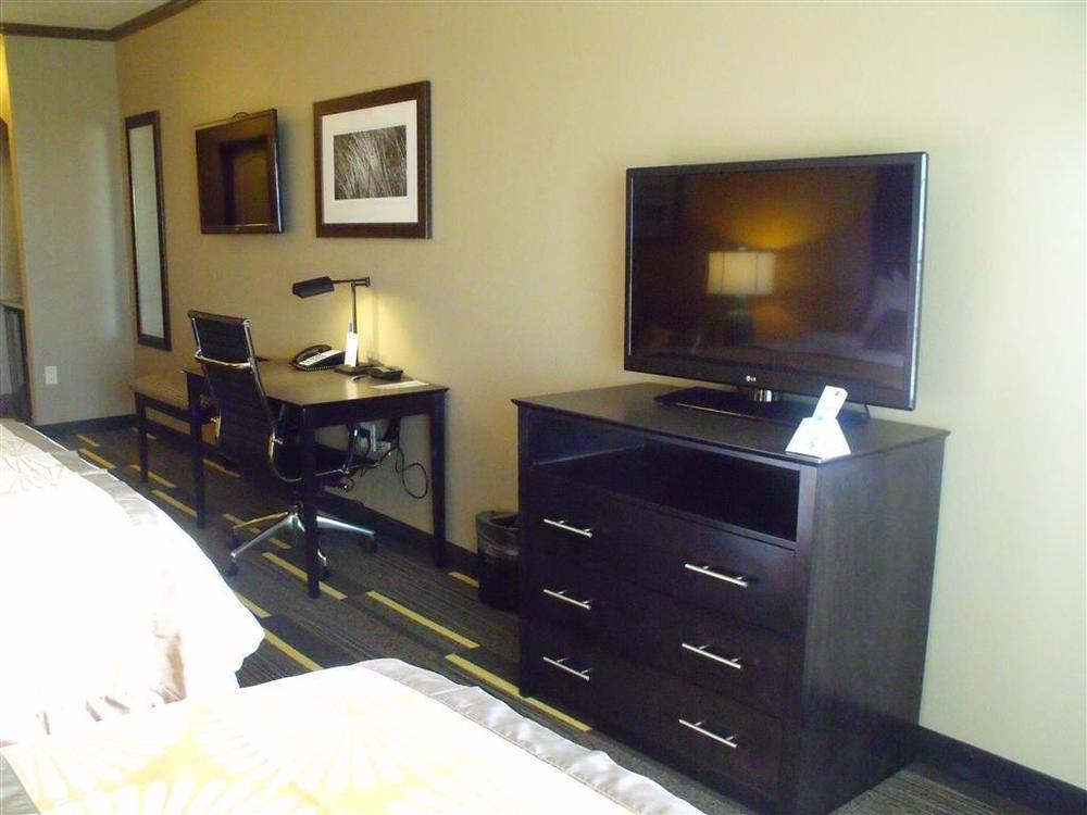 Best Western Plus Emerald Inn & Suites Гардън Сити Стая снимка