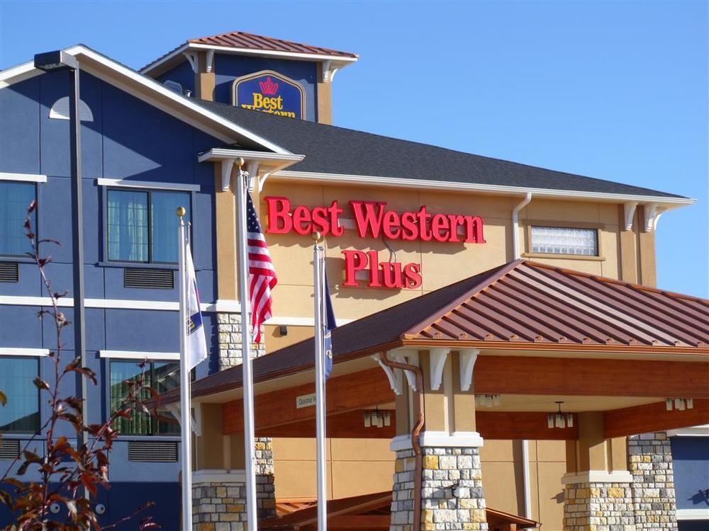 Best Western Plus Emerald Inn & Suites Гардън Сити Екстериор снимка