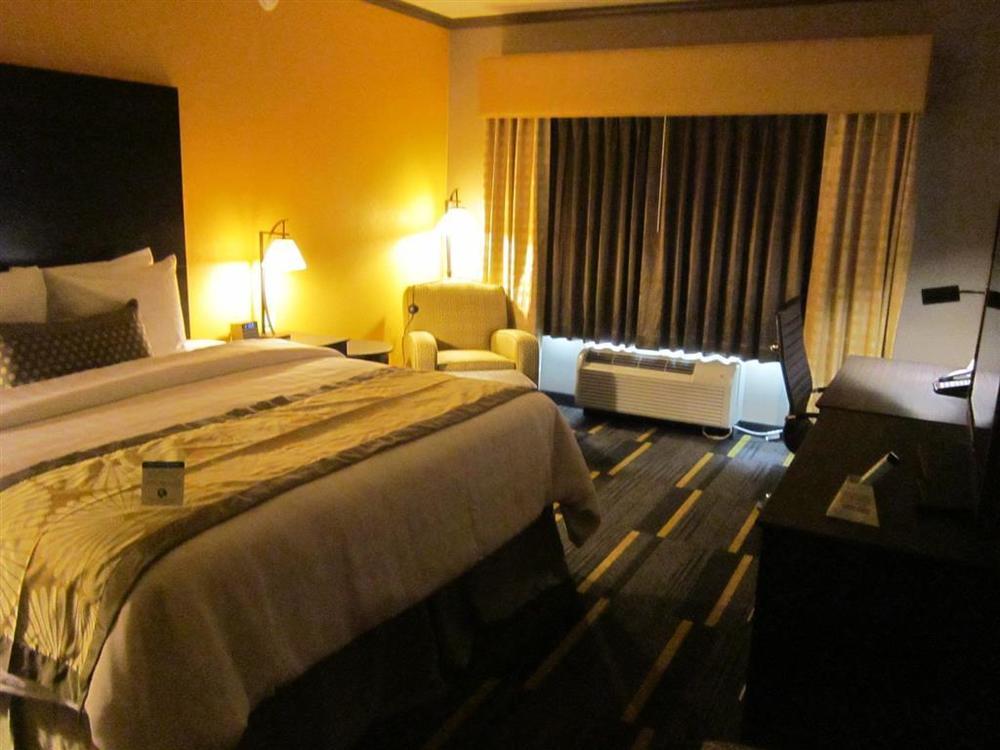 Best Western Plus Emerald Inn & Suites Гардън Сити Стая снимка