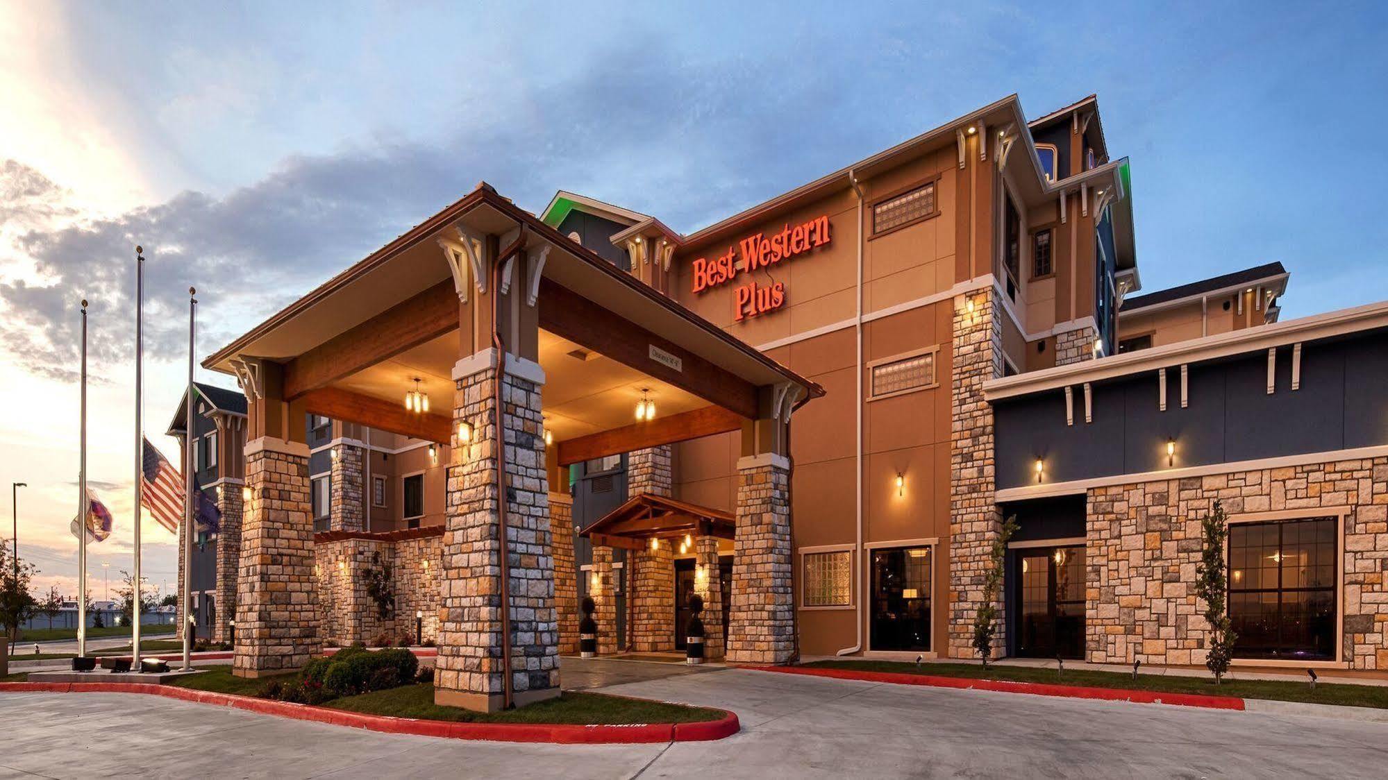Best Western Plus Emerald Inn & Suites Гардън Сити Екстериор снимка